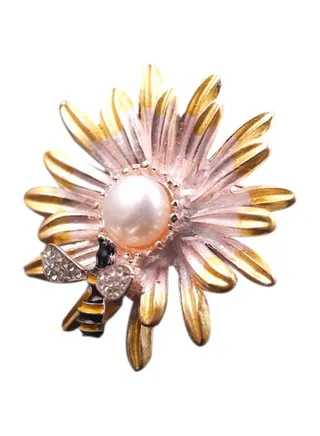 Flower Design Pearl Studded Brooch 