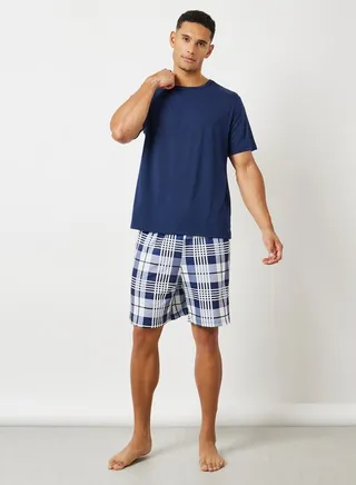 Solid T-Shirt & Checkered Shorts Set