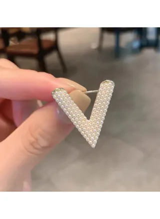 Minimalist And Versatile Brooch 