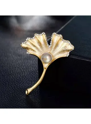 Minimalist And Versatile Brooch 