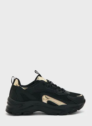 Curved Detail Sneaker