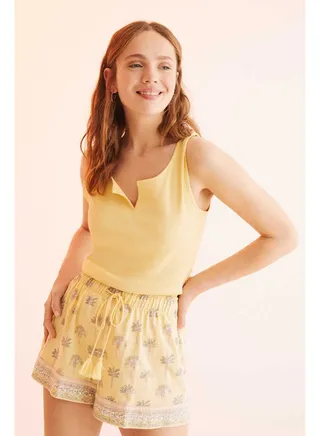 Short pajamas with wide yellow straps 