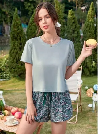 Solid Tee & Ditsy Floral Print Knot Front Shorts Pajama Set 