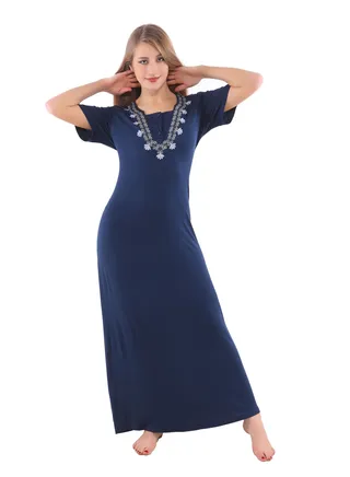 Women's jalabiya with short sleeves and distinctive embroidery on the collar for more elegance and beauty. A summer nightgown with a distinctive design for women from Daadouch 