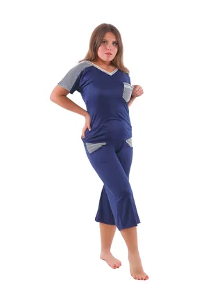 A women's plain Bermuda pajama set with distinctive embroidery on the collar and pocket for more elegance and beauty. Pajamas with half sleeves and a distinctive cut from Daadouch. 