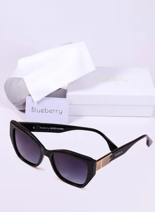 sunglasses Women's with a distinctive shape and high quality glasses 