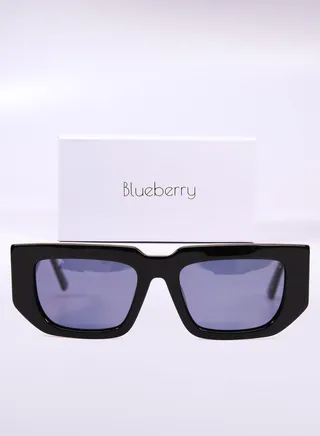 sunglasses Women's with a distinctive shape and high quality glasses 