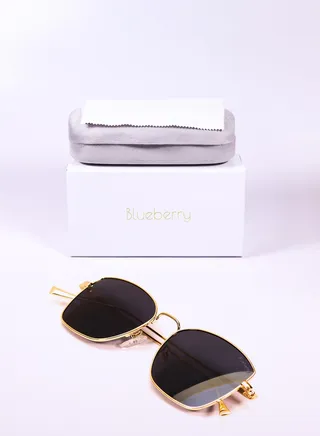 High-quality rectangular sunglasses and lenses protect your eyes from the sun's harmful UV rays 