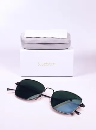sunglasses High-quality rectangular and lenses protect your eyes from the sun's harmful UV rays 