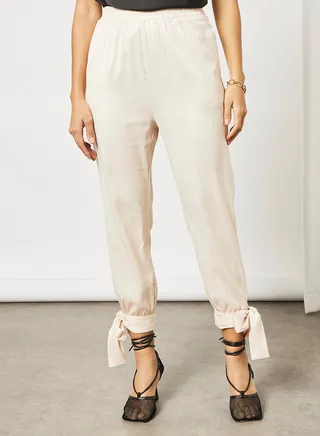 Solid carrot pants with tie knot details Cream 