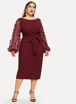 Very chic evening dress with mesh sleeves 