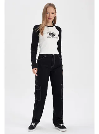 Woman Straight Fit Cargo Woven Trousers 