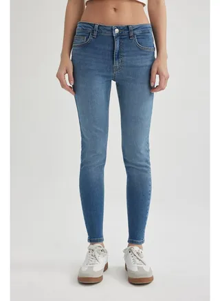 Woman Skinny Fit Denim Trousers 