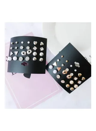 2 pairs Of Square Zircon Peach Core Drill Earrings 