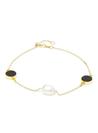18 Karat Gold Black Onyx And Pearl Three Stone Bracelet 