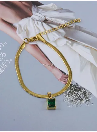18K Gold Emerald Fashion Bracelet 