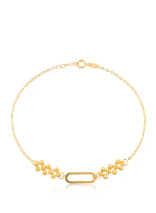 Elegant expressions in the fashion of a 21-karat gold bracelet 