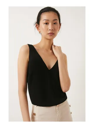 Essential Woven V-Neck Vest 