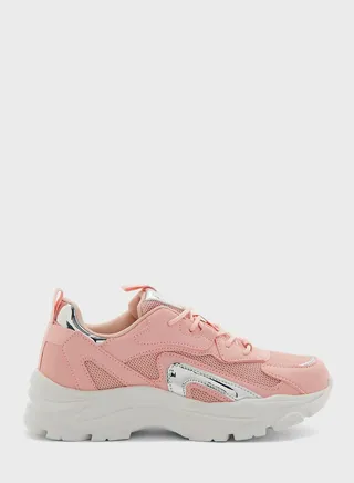 Curved Detail Sneaker