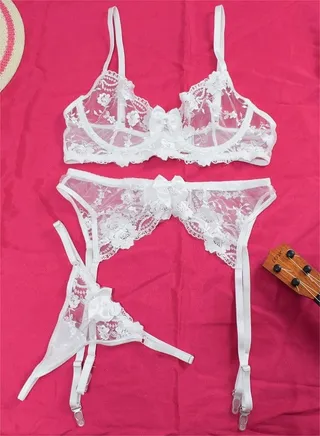 3 Piece Women's Lace Splicing Underwear Exquisite Embroidery Bra Adjustable Shoulder Strap  Underwear Set (Bra+Thong+Garter) 