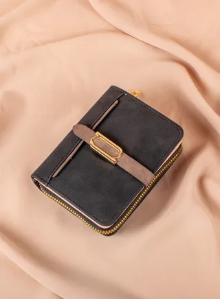 Chamoiseather Leather Flip Wallet & Card Holder with 7 Pockets and Zipped Pocket Black 