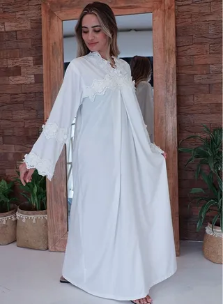 Comfortable and elegant maternity reception robe 