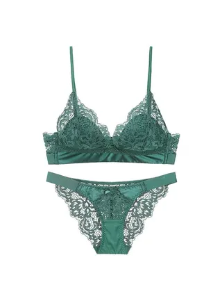 Breathable Triangle Thin Cup Lace Bra And Panty Set. 