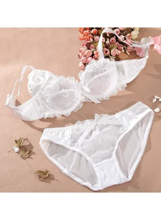 Lace Trim Lingerie Set. 