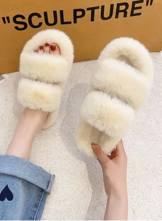 Stylish Women Faux Fur Open Toe Flat Indoor Slippers Autumn and Winter Warm Household Bedroom Comsoft Slippers Beige 