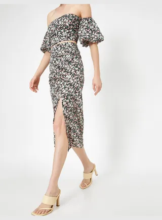 Skirtly Yours Styled by Melis Ağazat Patterned Skirt