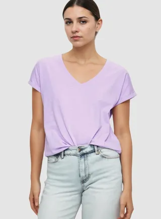 V Neck Tee In Lavender 