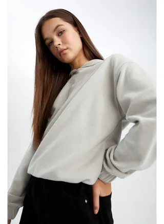 Woman Hooded Knitted Sweat Shirt 