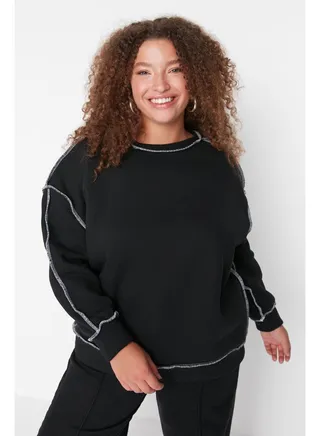 Stitched Thick Rayons Knitted Sweatshirt in Black. 