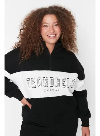 Black Color Block Zippered Stand-Up Collar Thick Sharding Knitted Sweatshirt. 