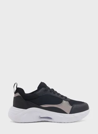 Woman Lace-Up Leather Sneaker