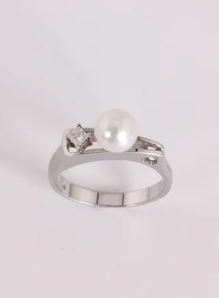 Ring Japanese Akoya Pearls A Quality White Color 7.0-6.5MM 18KW 1D-0.10CT 