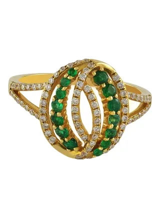 18K Yellow Gold Oval Shaped Diamond And Emerald Studded Ring 