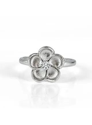 18K White Gold Diamond Ring with Flower Design 