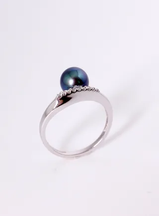 Ring, Freshwater Pearls, A Quality, Treated Black Color, 8.0-7.5MM, 18KW, G/H Color, VS Clarity 
