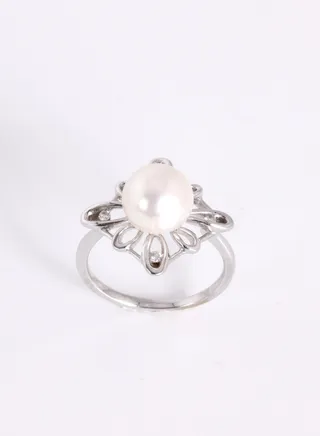 Ring, Freshwater Pearls, A Quality, White Color, 9.0-8.5MM, 18KW, 4D-0.05Cts, VS Clarity, G/H Color 