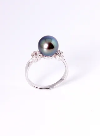 Ring, Freshwater Pearls, A Quality, Treated Black Color, 9.5-9.0MM, 18KW, 12D 0.13CT 