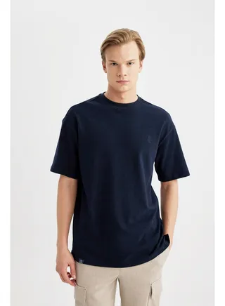 Man Comfort Fit Crew Neck Short Sleeve Knitted T-Shirt 