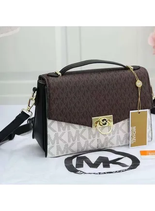 Michael Kors medium sized bag with elegant design 
