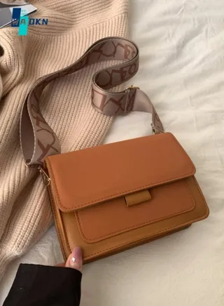 Ladies Casual Retro Shoulder Bag, Women's Simple Crossbody Bag Sling Bag, Flip Style Fashion Small Square Bag Handbag Carrying Bag Side Bag for College Students and Teenager 