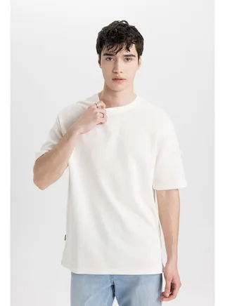 Man Comfort Fit Crew Neck Short Sleeve Knitted T-Shirt 