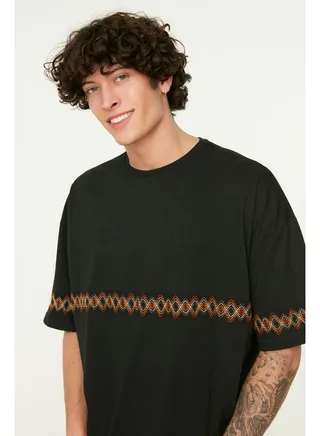 Black Men's Oversize/Wide Cut Crew Neck Short Sleeve Embroidered  T-Shirt 