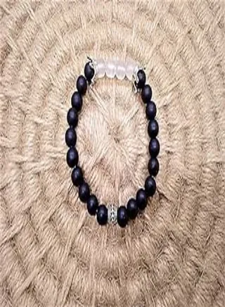 A unisex bracelet of black beads 