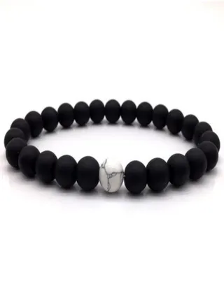 Black onyx bracelet with marble white - enclosure 