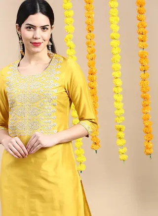 Thread Embroidered Kurta & Pocket Detail Pant Set 