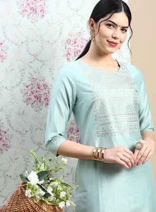 Embroidered Kurta & Pocket Detail Pant Set 